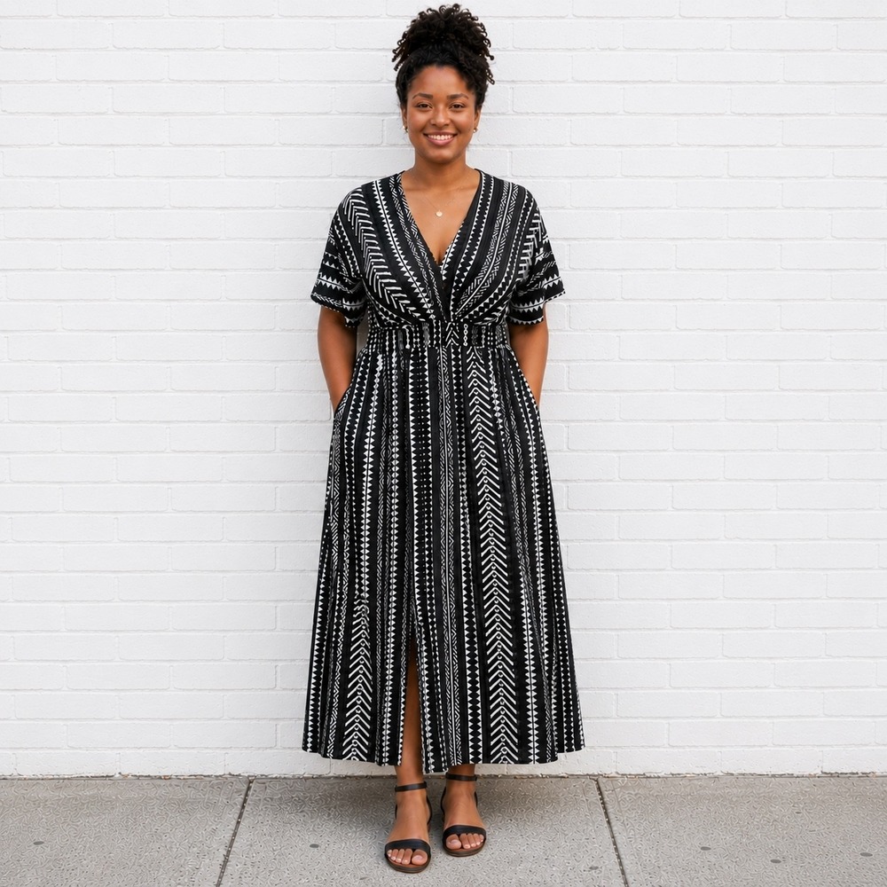 BloomChic Geometric Dolman Sleeve Maxi Dress Black White Plus Size 18 20 NWT